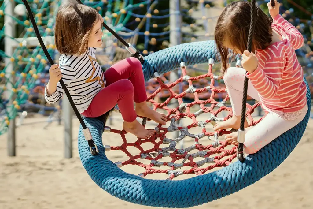 Frankfurt Spielplatz Schaukel